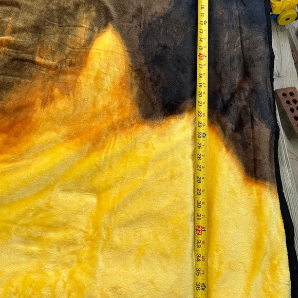 Northwest Yellowstone sherpa fleece throw blanket HORSES logo “Y” plush TV show - Picture 6 of 6